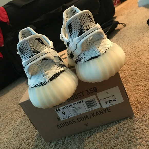 Yezzy Boost 350 V2 - Zebra colorway - Picture 4 of 5